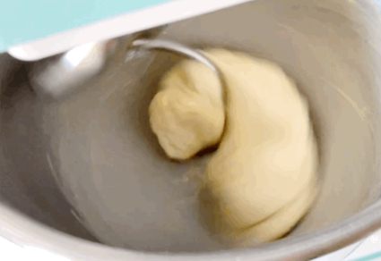 大人小孩都愛吃的軟綿拉絲椰蓉面包,心形造型,簡單易做